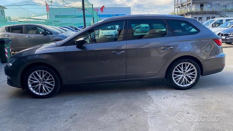 Usado Seat Leon ST Business 115 CV (84 kW) 2017 Gris Familiar