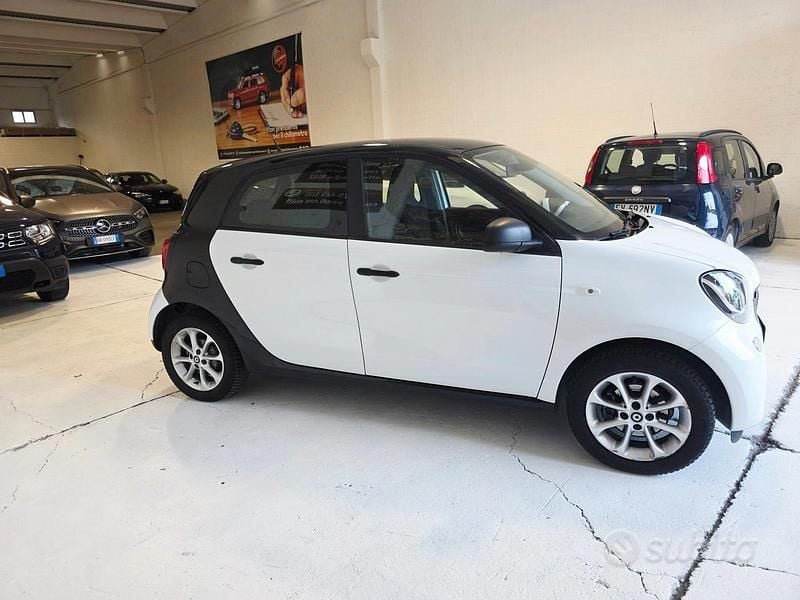 Usado Smart ForFour Brabus 71 CV (52 kW) 2019 Blanco Utilitario