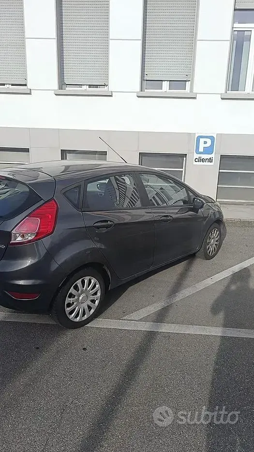 Usata Ford Fiesta Titanium 75 CV (55 kW) 2015 Grigio Utilitaria