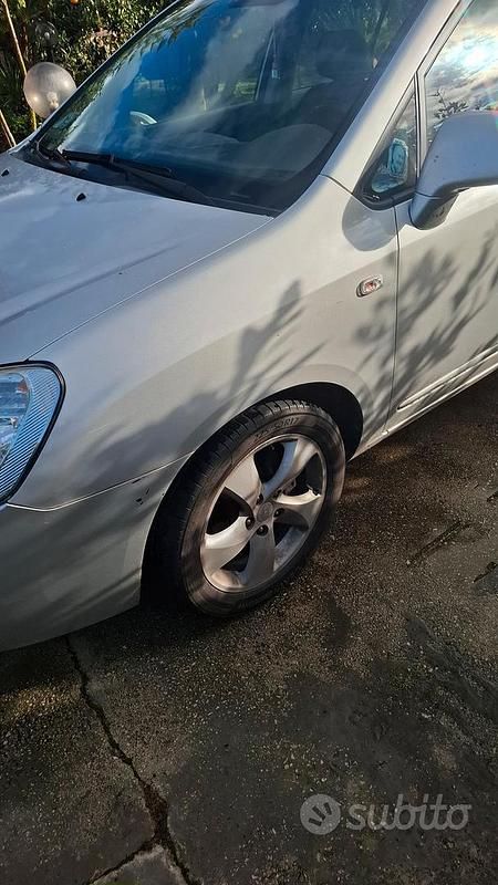 Usata Kia Carens 150 CV (110 kW) 2008 Grigio Monovolume