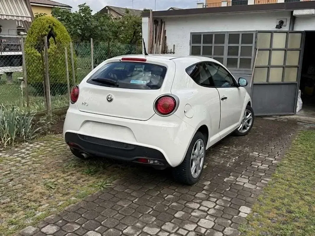 Usata Alfa Romeo MiTo Distinctive 95 CV (69 kW) 2011 Bianco Utilitaria