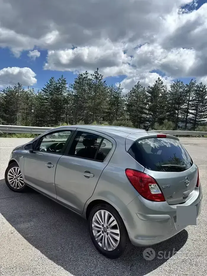 Usata Opel Corsa 86 CV (63 kW) 2011 Grigio Utilitaria