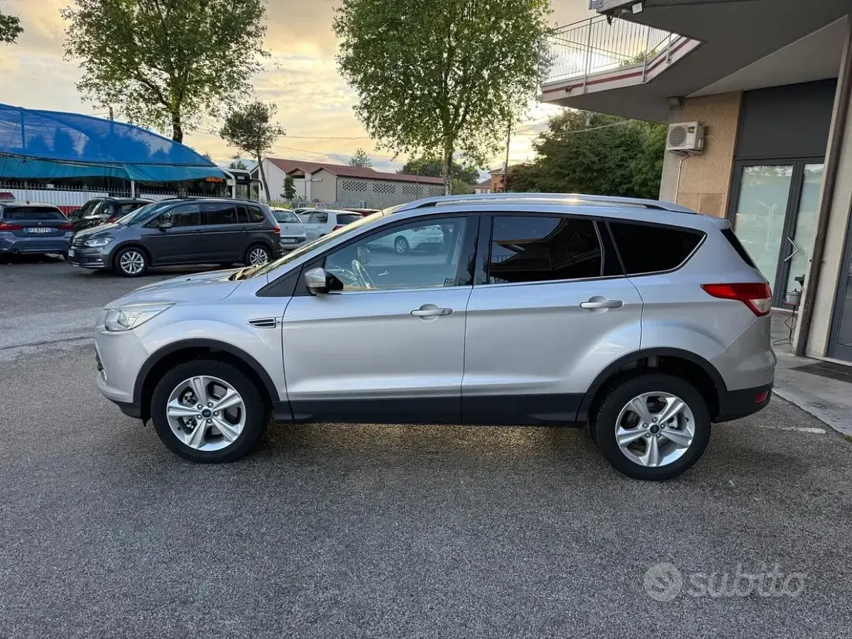 Usata Ford Kuga 140 CV (102 kW) 2013 Grigio SUV