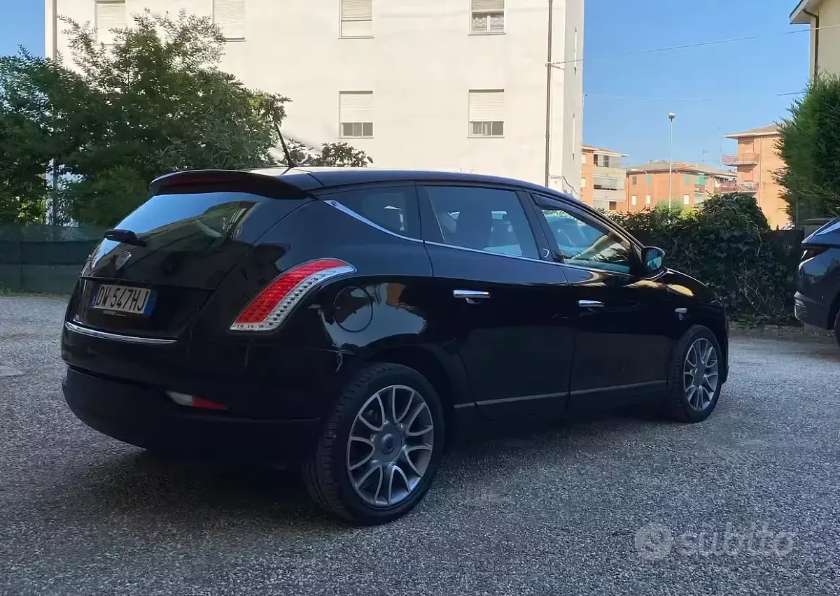 Usata Lancia Delta 120 CV (88 kW) 2009 Utilitaria