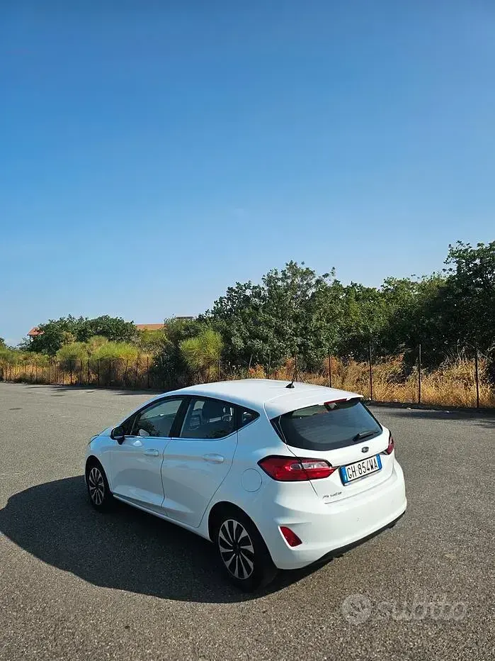 Usata Ford Fiesta Titanium 75 CV (55 kW) 2022 Bianco Utilitaria