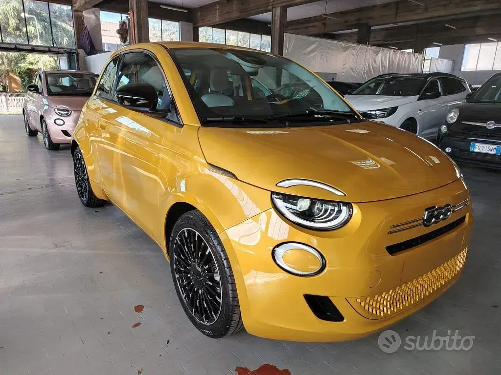 Nuova Fiat 500 Icon 65 CV (47 kW) 2026 Giallo Berlina