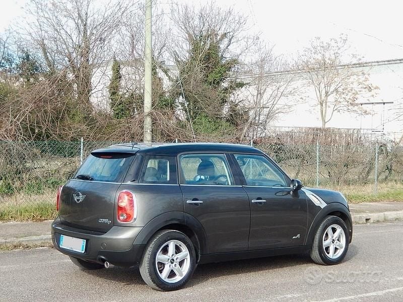 Usata Mini Cooper D Countryman 112 CV (82 kW) 2010 Grigio SUV