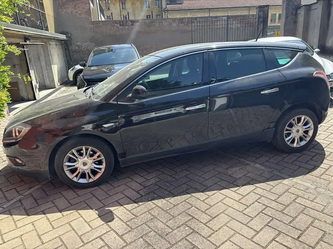 Usata Lancia Delta 80 CV (58 kW) 2011 Utilitaria