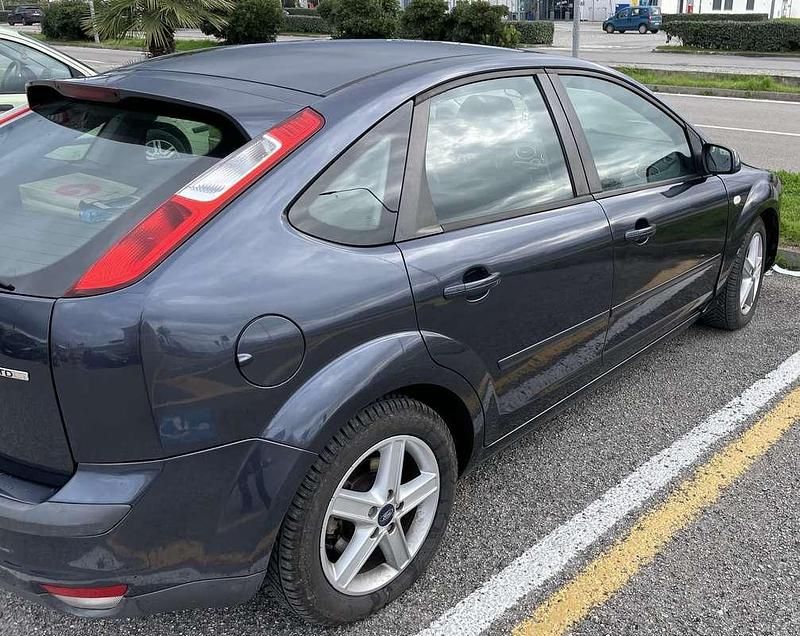Usata Ford Focus 116 CV (85 kW) 2006 Grigio Berlina