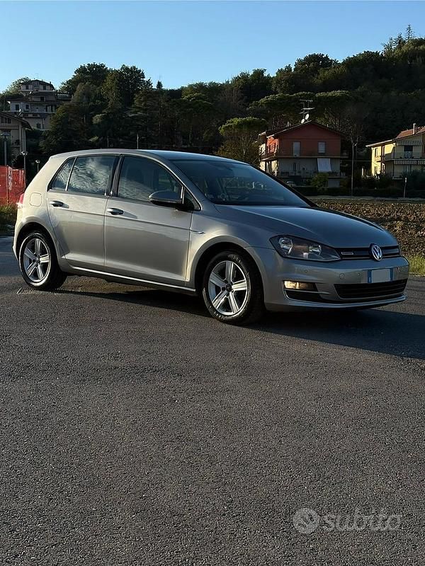 Grigio Usata 2015 VW Golf VII Due volumi | 7500 € (Buon prezzo) - Immagine 1/4