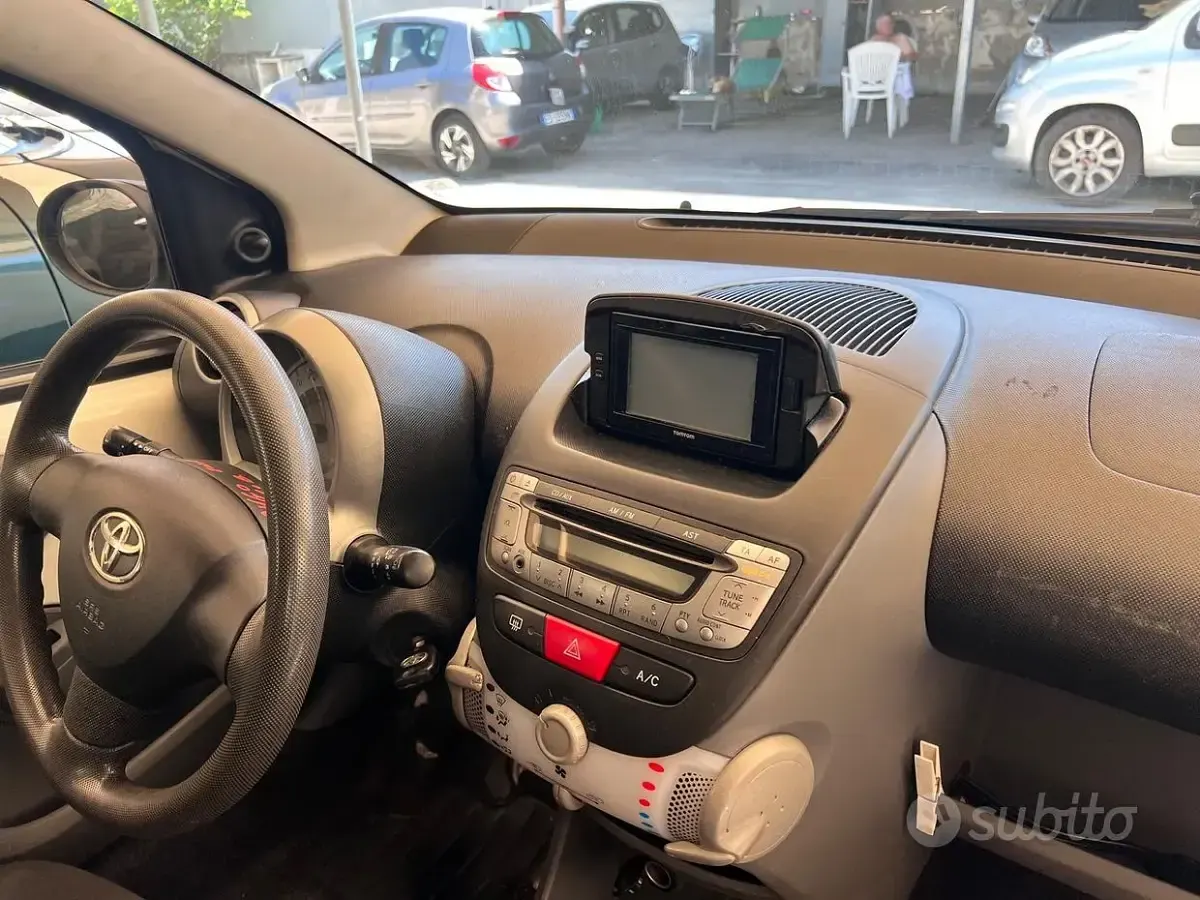 Usata Toyota Aygo 68 CV (50 kW) 2011 Bianco Utilitaria