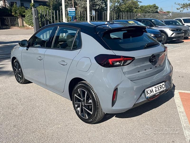 Nuova Opel Corsa 100 CV (73 kW) 2025 Grigio Utilitaria