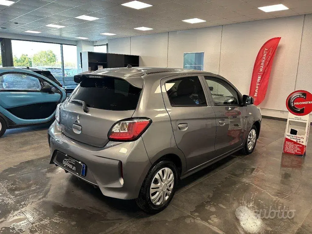 Usata Mitsubishi Space Star Intense 71 CV (52 kW) 2023 Grigio scuro Utilitaria