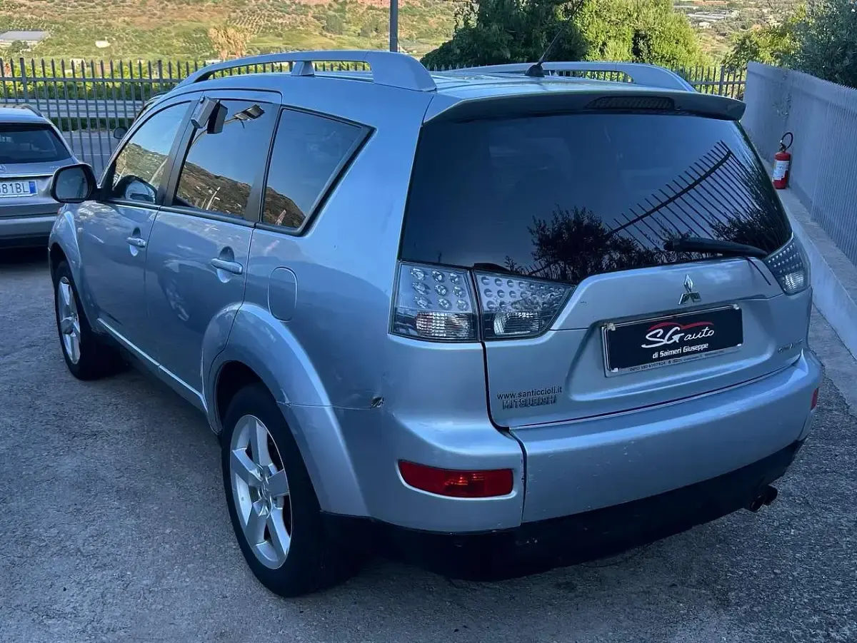 Usata Mitsubishi Outlander Intense 140 CV (102 kW) 2008 Argento SUV