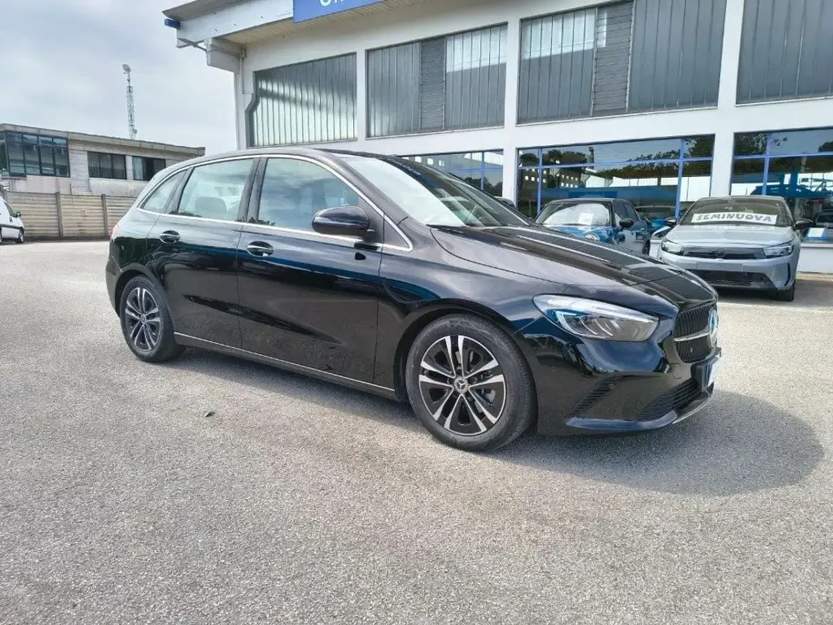 Usata Mercedes B180 Advanced Plus 116 CV (85 kW) 2025 Nero Monovolume