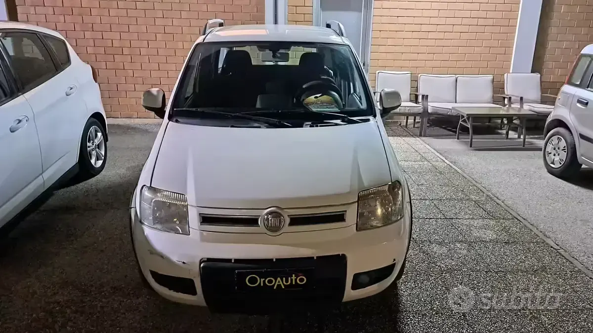 Usata Fiat Panda Climbing 60 CV (44 kW) 2010 Bianco Utilitaria