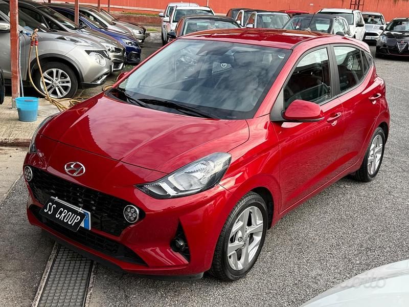Usata Hyundai i10 66 CV (48 kW) 2022 Rosso Utilitaria