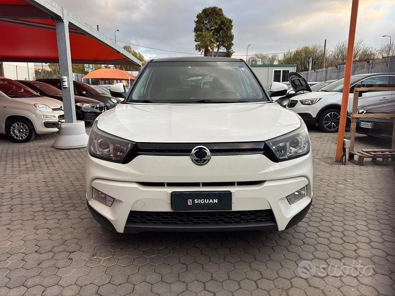 Usata Ssangyong (KGM) Tivoli 128 CV (94 kW) 2015 Bianco SUV