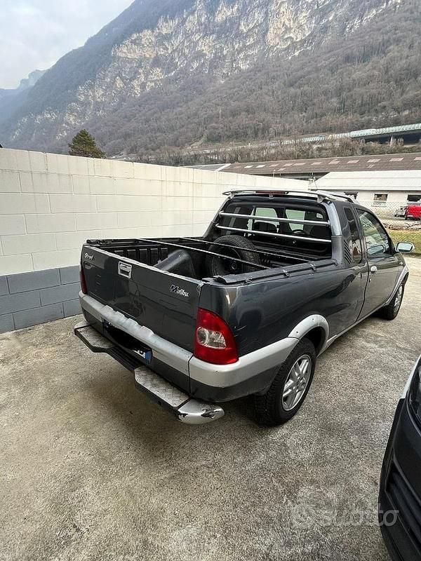 Usata Fiat Strada 2005 Grigio Pick-up