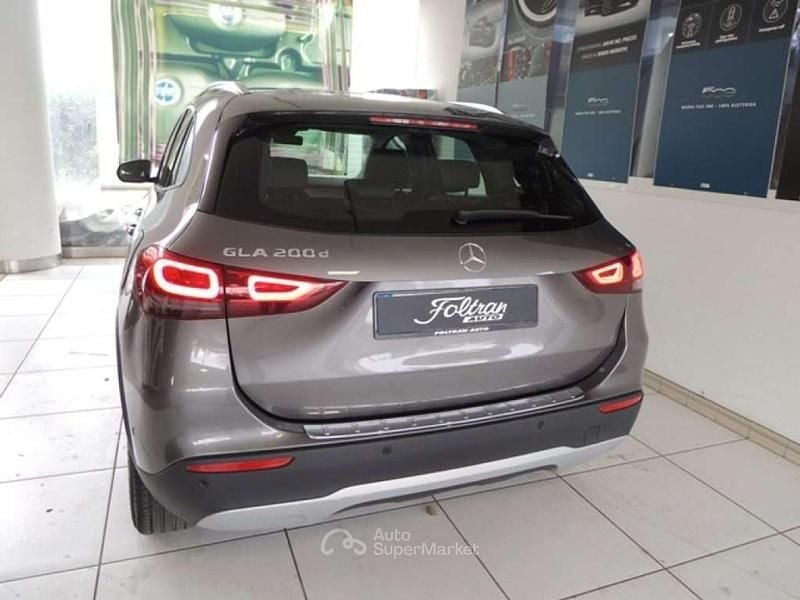 Usata Mercedes GLA180 Business 150 CV (110 kW) 2022 Gray SUV