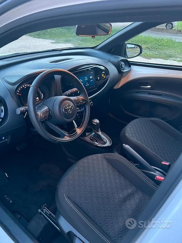 Usata Toyota Aygo X Trend 72 CV (52 kW) 2024 Bianco SUV