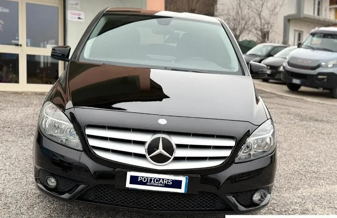 Usata Mercedes B180 109 CV (80 kW) 2012 Nero Utilitaria