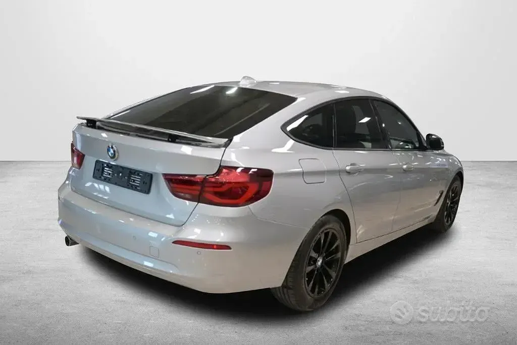 Usata BMW 318 Advantage 150 CV (110 kW) 2020 Grigio Berlina