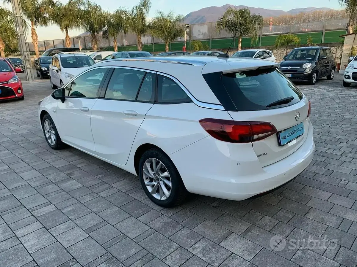 Usata Opel Astra S 105 CV (77 kW) 2022 Bianco Utilitaria