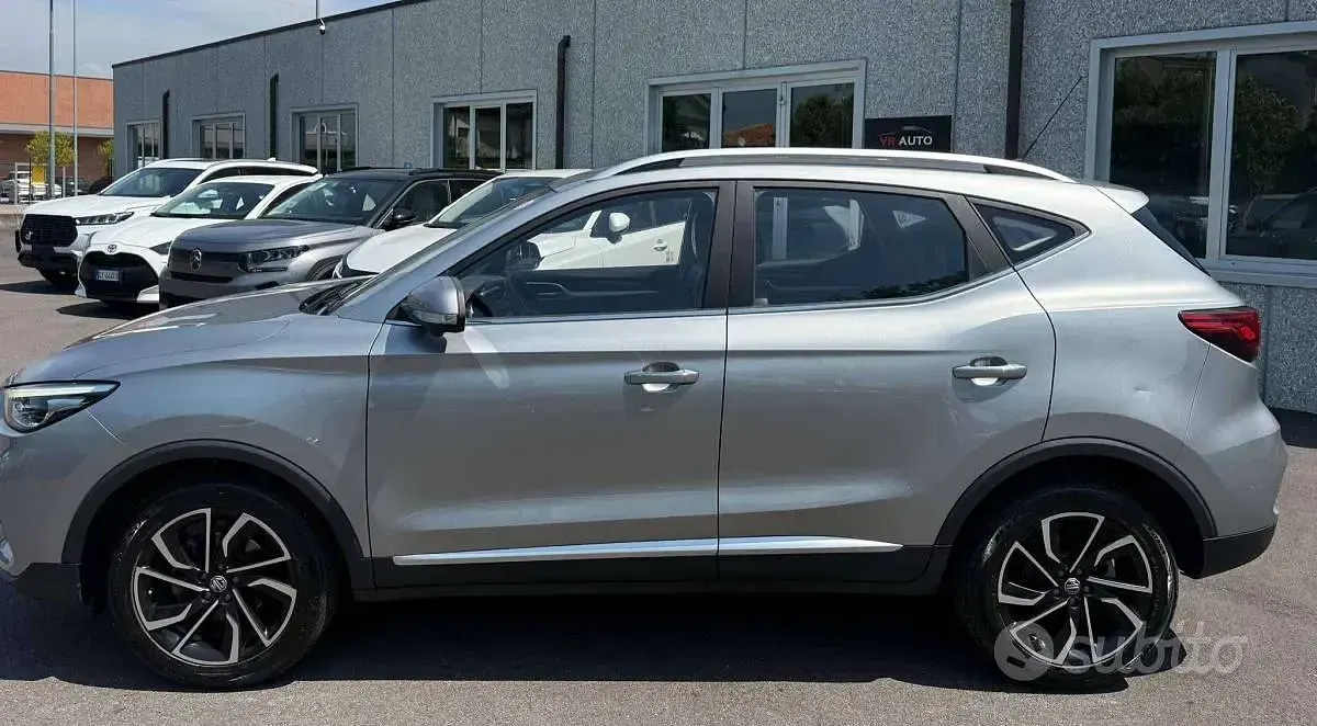 Usata MG ZS Luxury 106 CV (77 kW) 2024 Grigio SUV