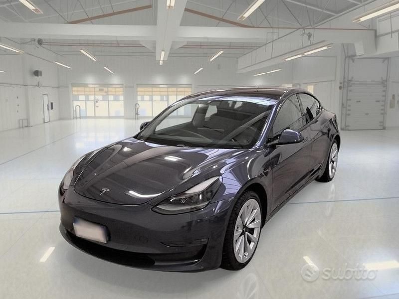 Grigio Usata 2021 Tesla Model 3 Berlina | 27.700 € (Buon prezzo) - Immagine 1/4