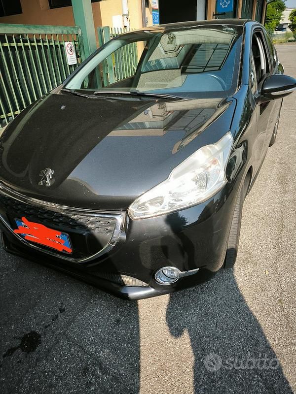 Usata Peugeot 208 68 CV (50 kW) 2012 Nero Utilitaria