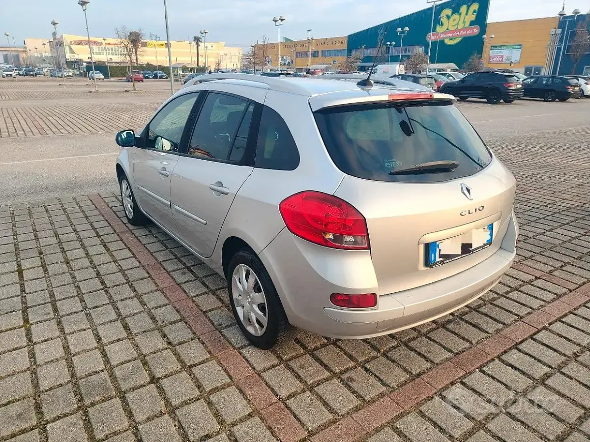 Usata Renault Clio 68 CV (50 kW) 2010 Grigio Station wagon