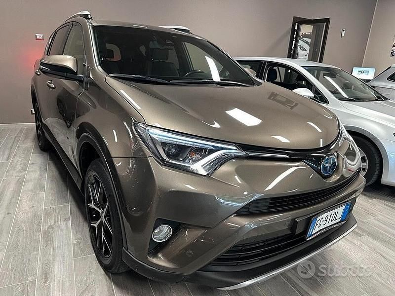 Grigio Usata 2016 Toyota RAV4 Hybrid SUV | 21.500 € (Cara) - Immagine 1/4
