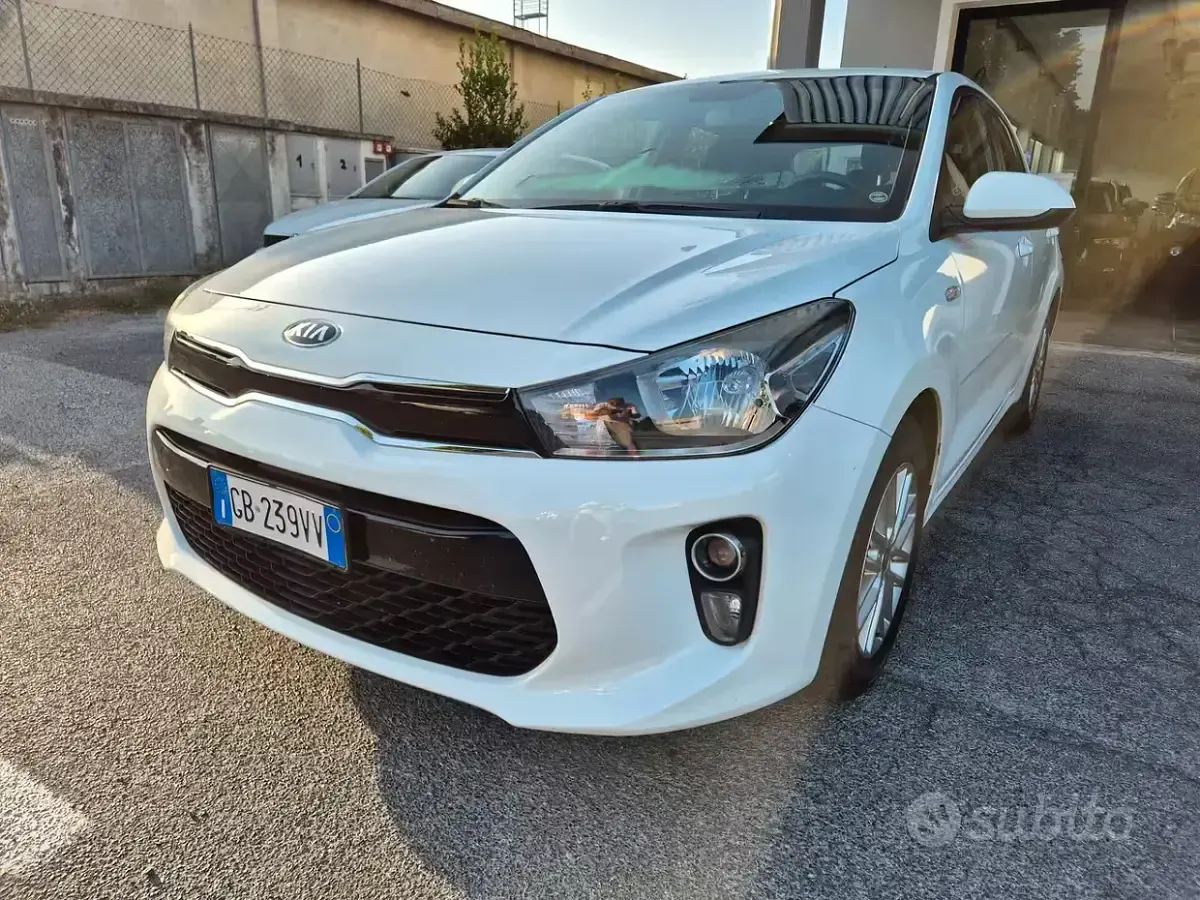 Usata Kia Rio 84 CV (61 kW) 2020 Bianco Berlina