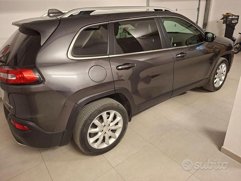Usata Jeep Cherokee Limited 140 CV (102 kW) 2017 Grigio SUV