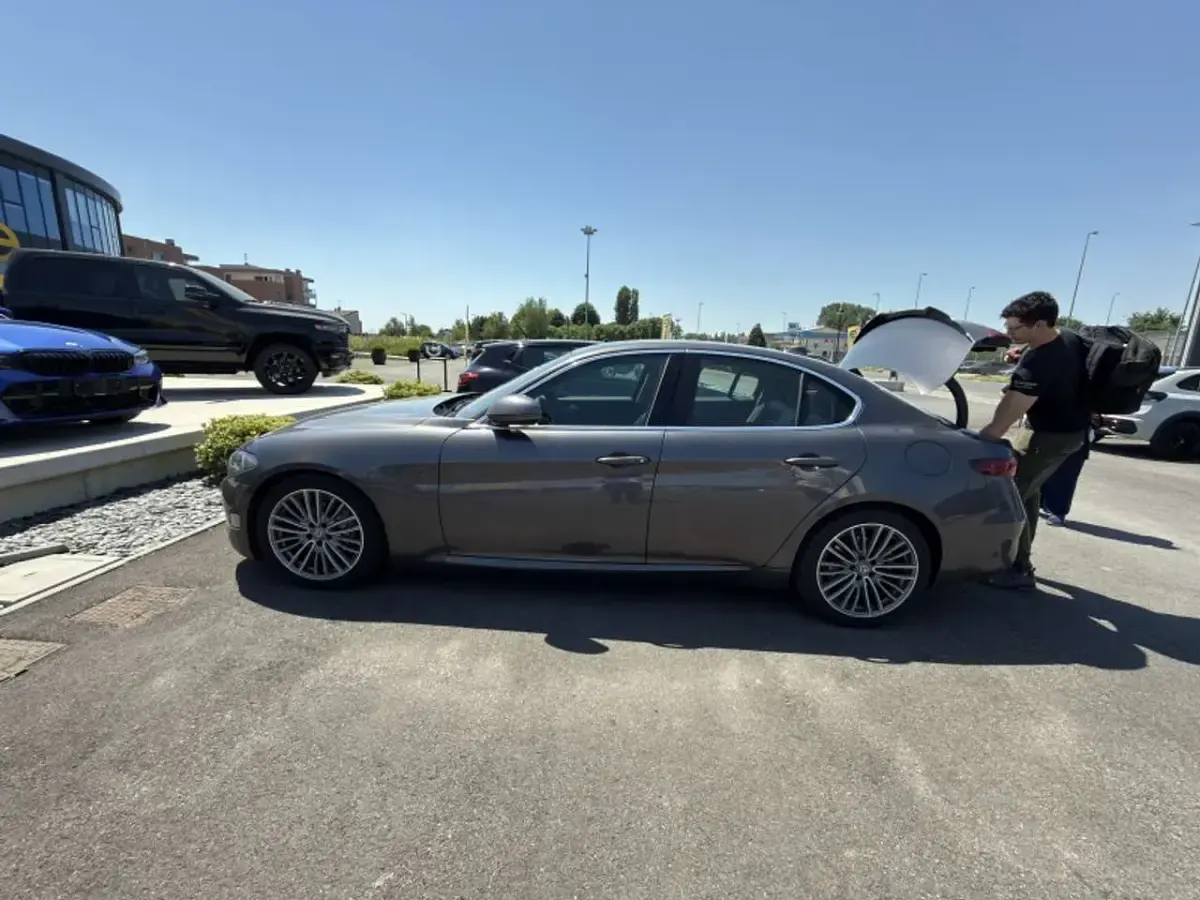 Usata Alfa Romeo Giulia Business Launch Edition 150 CV (110 kW) 2016 Grigio Berlina