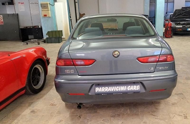 Usata Alfa Romeo 156 Distinctive 140 CV (102 kW) 2002 Grigio Berlina