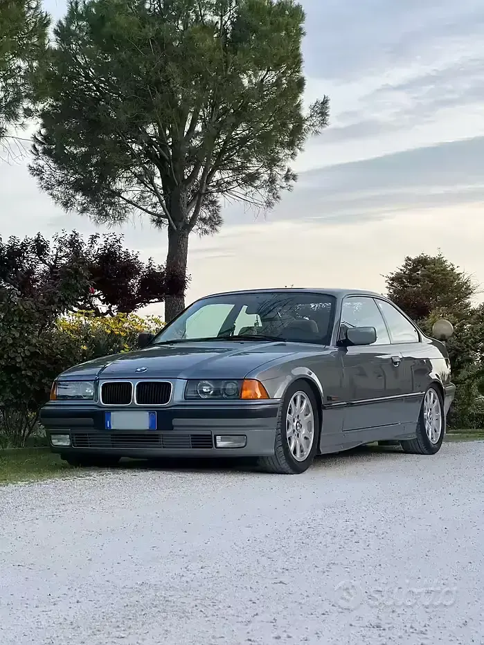 Usata BMW 318 140 CV (102 kW) 1996 Grigio Coupé