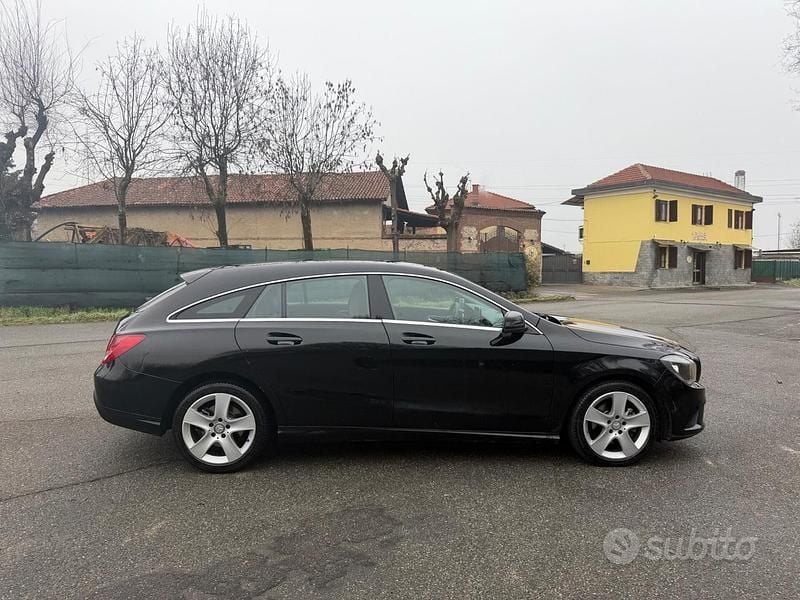 Usata Mercedes C200 Premium 135 CV (99 kW) 2015 Nero Station wagon