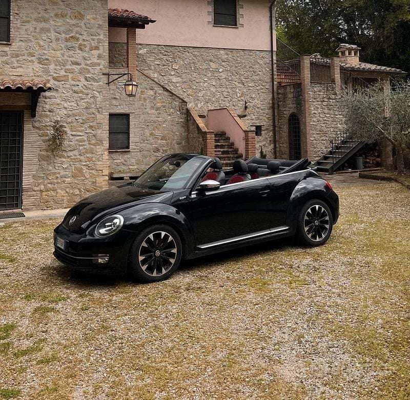 Usata VW Beetle Cabriolet 105 CV (77 kW) 2012 Nero Cabrio