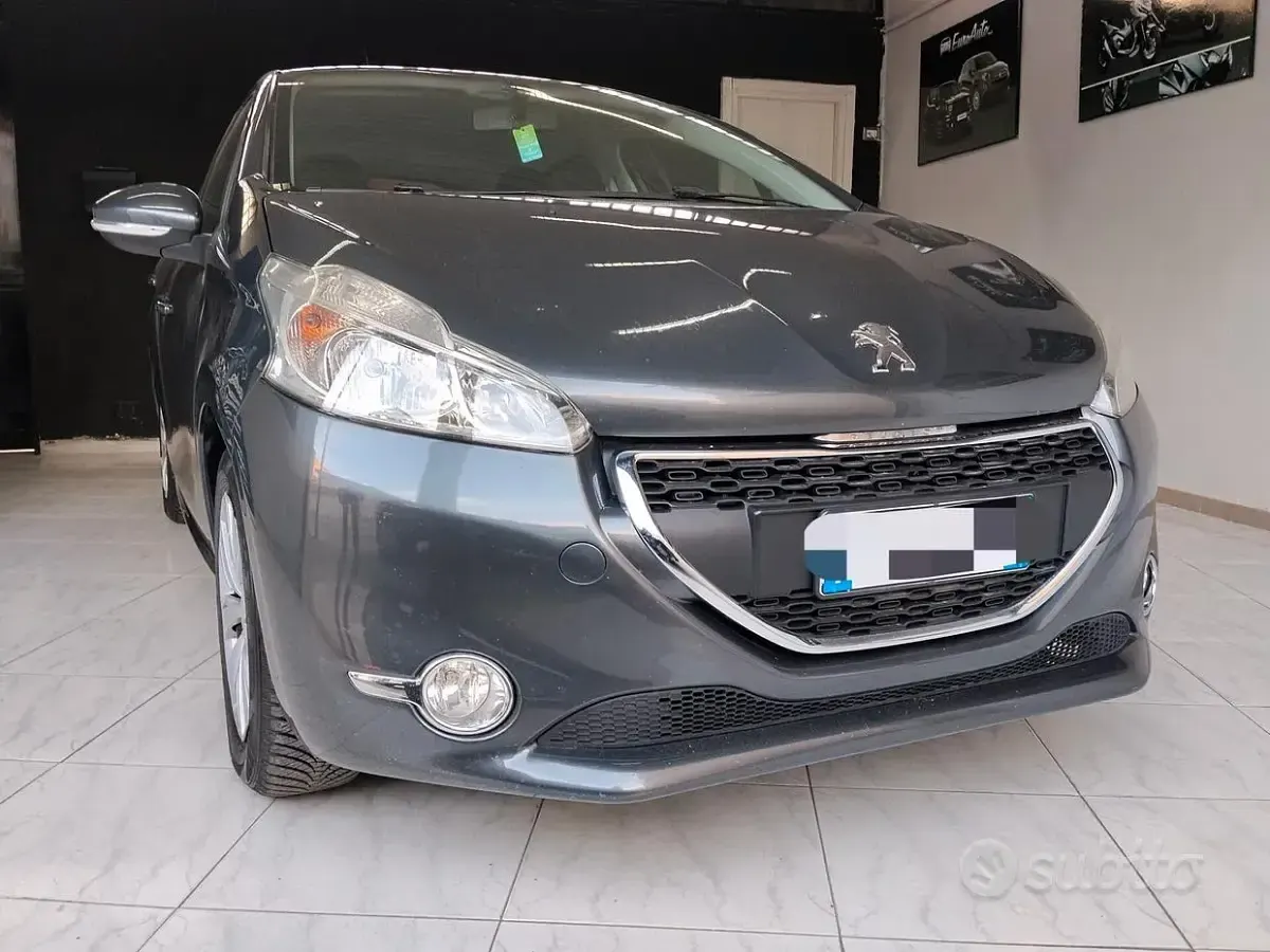Usata Peugeot 208 68 CV (50 kW) 2015 Grigio Utilitaria