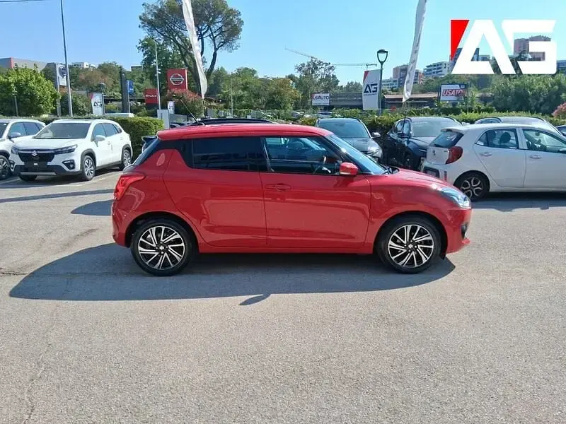 Usata Suzuki Swift 83 CV (61 kW) 2023 Rosso Utilitaria