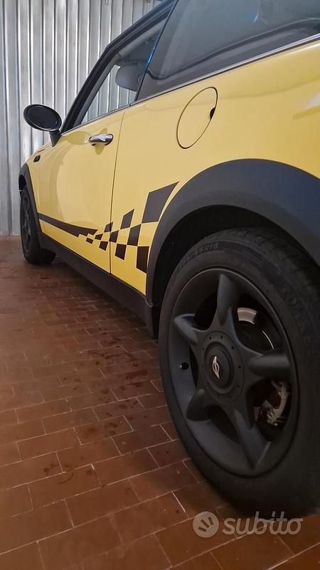 Usata Mini Cooper 90 CV (66 kW) 2006 Giallo Utilitaria