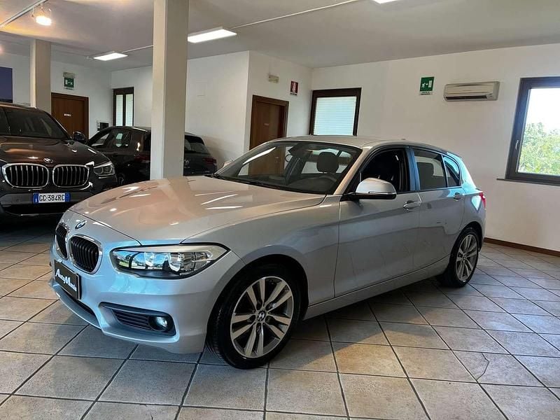 Silver metallizzato Usata 2017 BMW 116 Sport Line Due volumi | 10.800 € (Ottimo prezzo) - Immagine 1/4