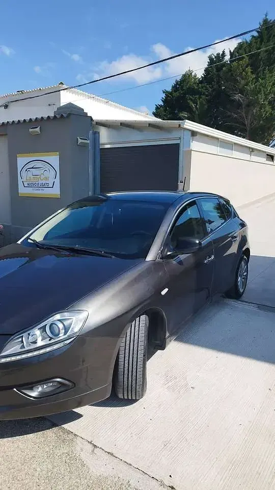 Usata Lancia Delta Gold 105 CV (77 kW) 2014 Grigio canna di fucile Utilitaria