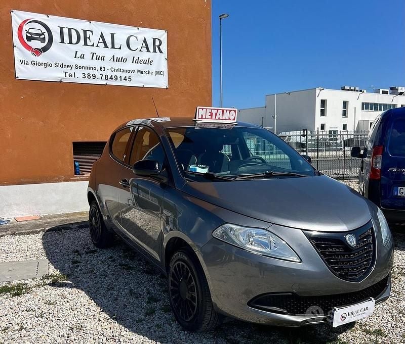 Begagnad Lancia Ypsilon 85 HK (62 kW) 2014 Grå Halvkombi