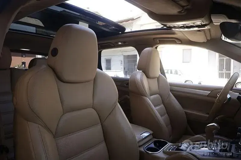 Usata Porsche Cayenne Turbo 500 CV (367 kW) 2012 Nero SUV