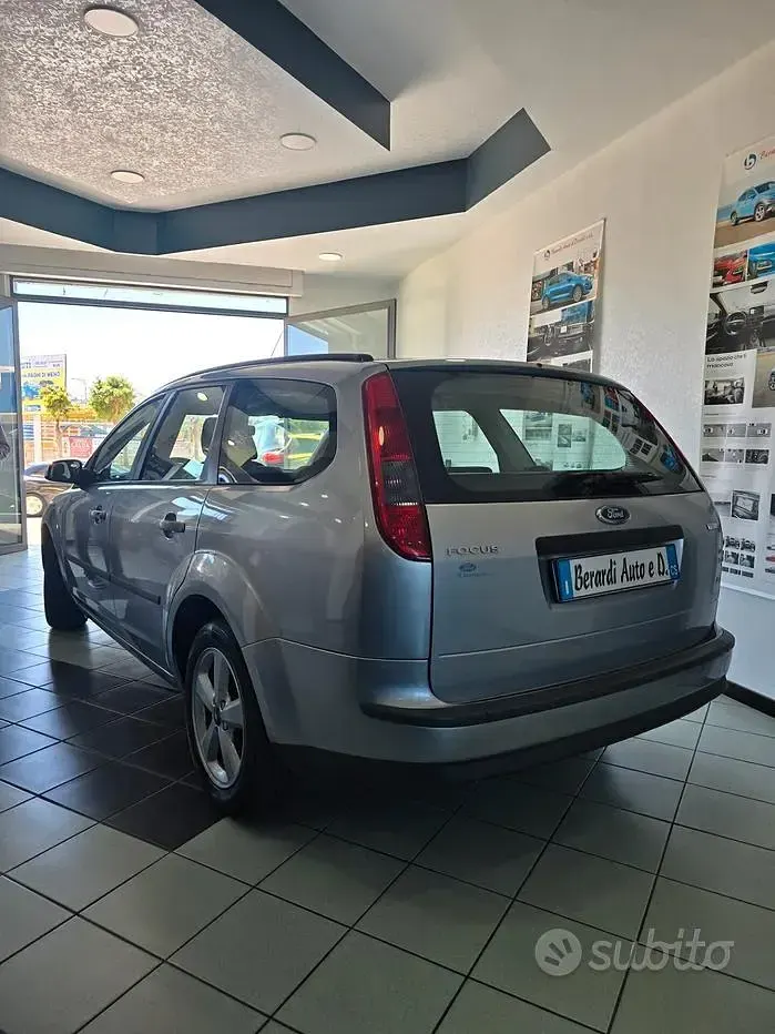 Usata Ford Focus S 90 CV (66 kW) 2005 Grigio Station wagon