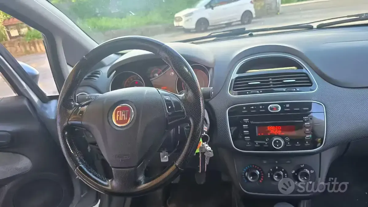 Usata Fiat Punto 90 CV (66 kW) 2011 Grigio Utilitaria