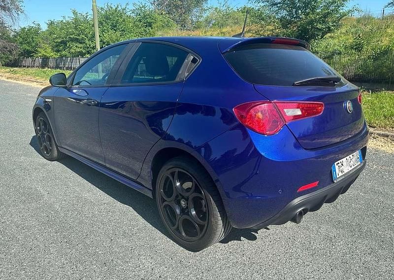 Usata Alfa Romeo Giulietta Super 120 CV (88 kW) 2019 Blu/azzurro Utilitaria